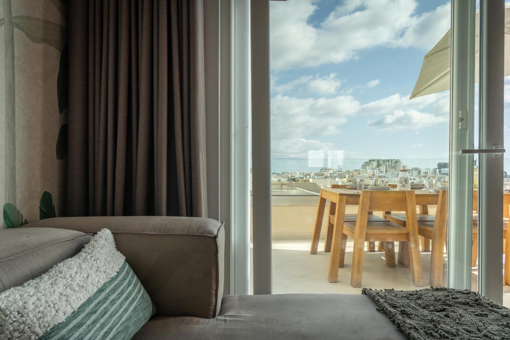 Apartment 2br Luxury Penthouse And Apartment, Each With A Terrace, Private Pool And Valletta Views *
