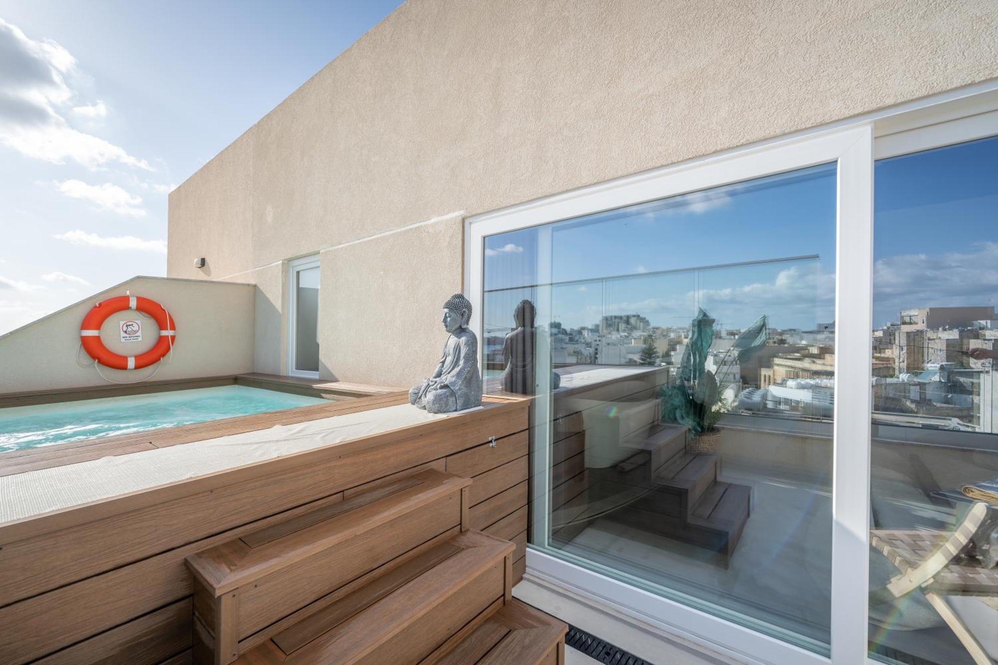 Apartment 2br Luxury Penthouse And Apartment, Each With A Terrace, Private Pool And Valletta Views Sliema
