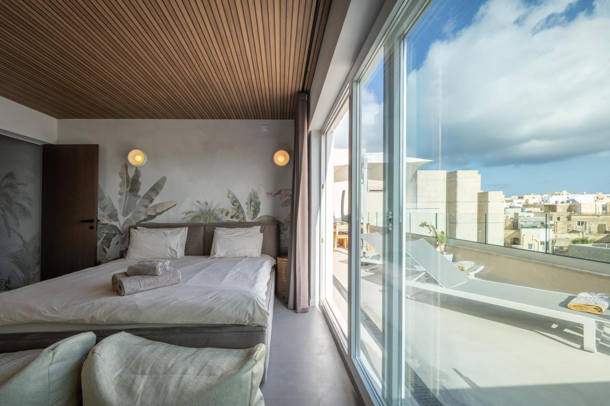 Apartment 2br Luxury Penthouse And Apartment, Each With A Terrace, Private Pool And Valletta Views Sliema