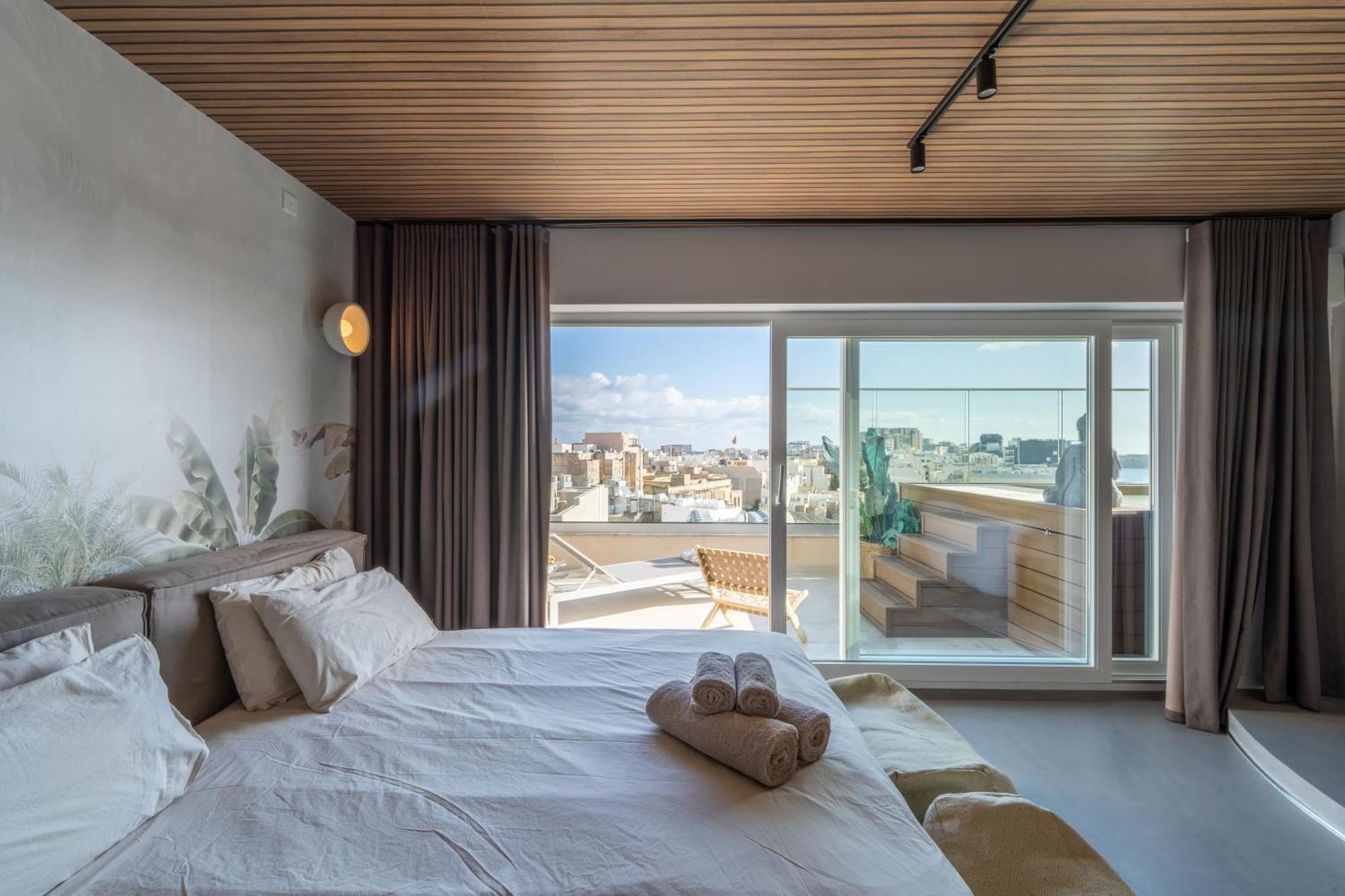 Apartment 2br Luxury Penthouse And Apartment, Each With A Terrace, Private Pool And Valletta Views Sliema