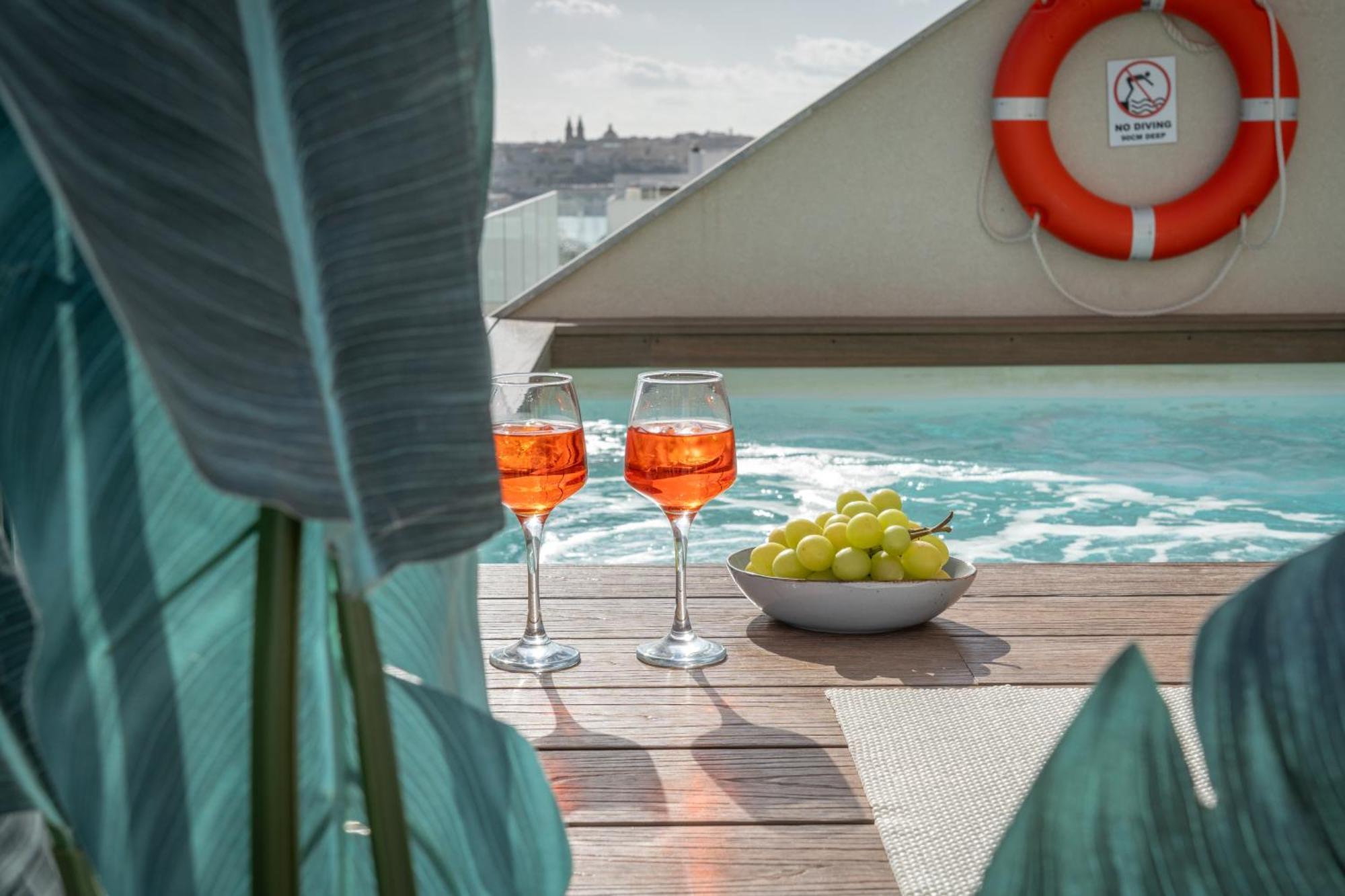 2br Luxury Penthouse And Apartment, Each With A Terrace, Private Pool And Valletta Views Apartment Sliema