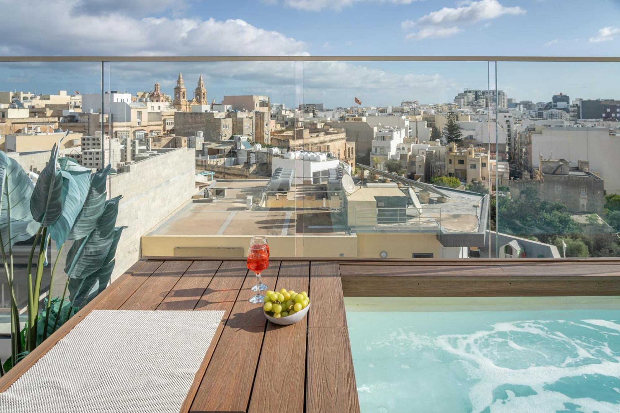 Apartment 2br Luxury Penthouse And Apartment, Each With A Terrace, Private Pool And Valletta Views Sliema