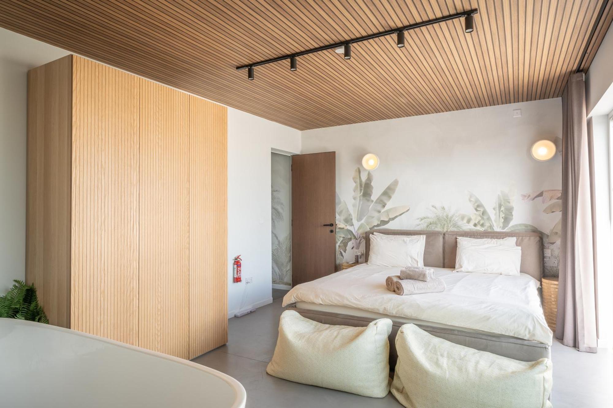 2br Luxury Penthouse And Apartment, Each With A Terrace, Private Pool And Valletta Views Sliema