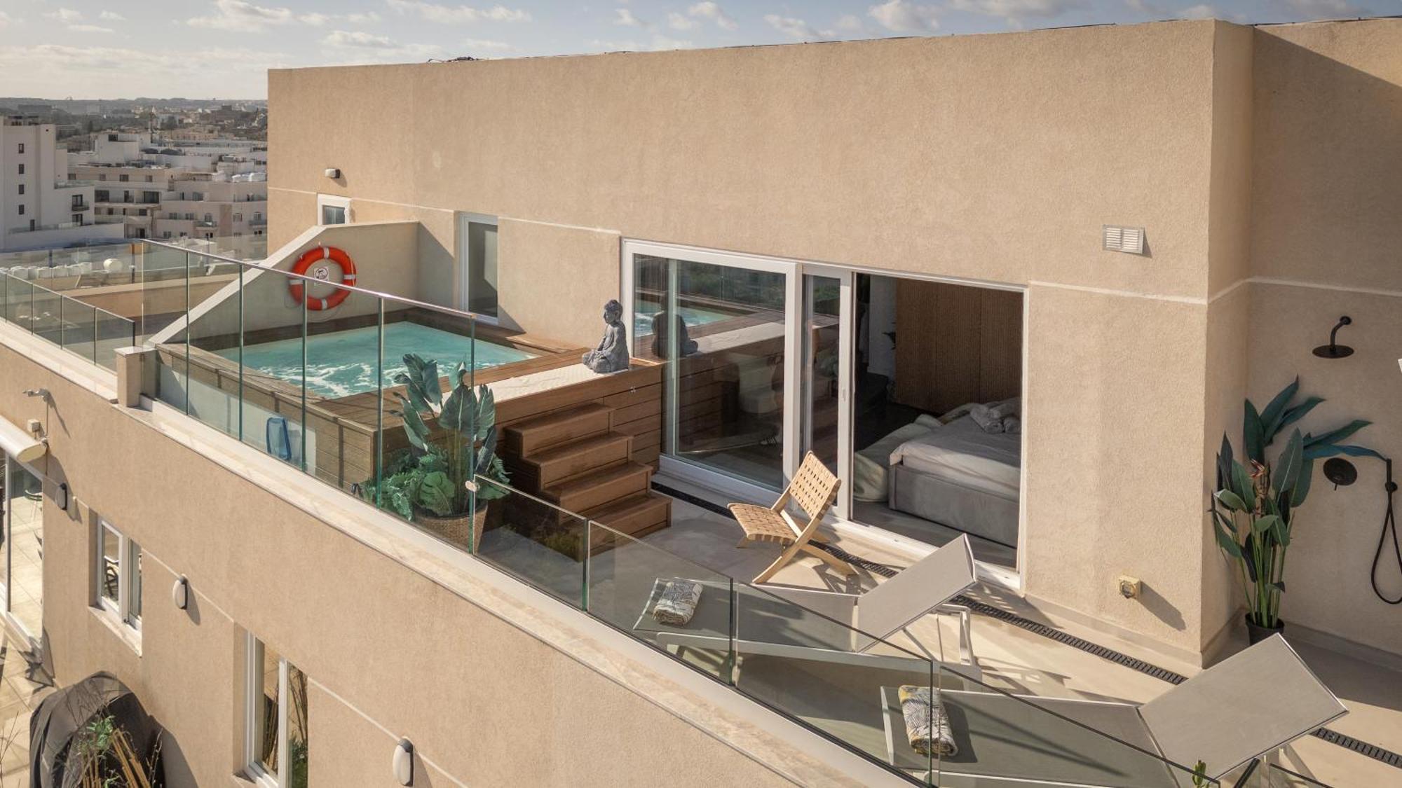 Apartment 2br Luxury Penthouse And Apartment, Each With A Terrace, Private Pool And Valletta Views *