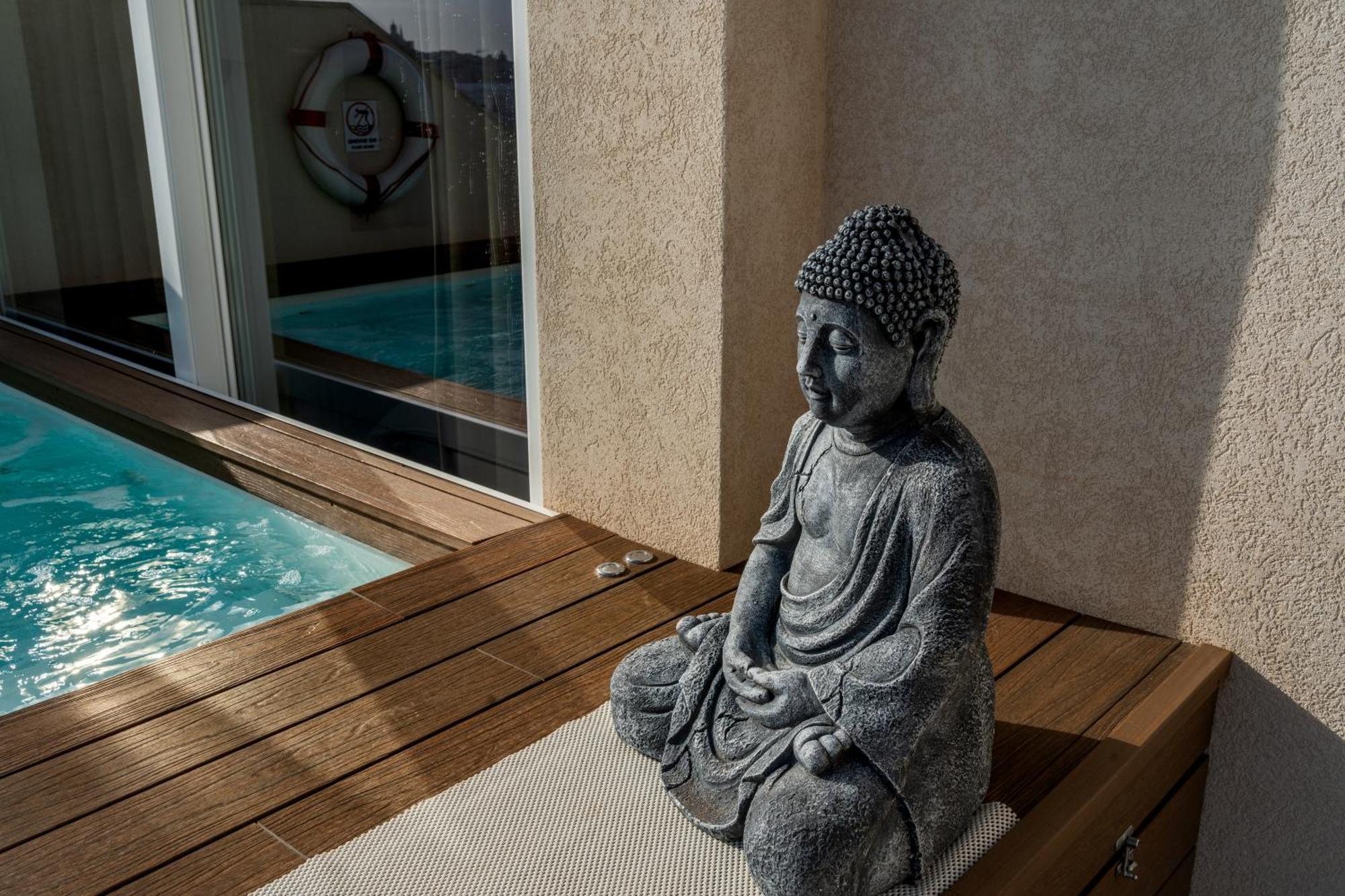2br Luxury Penthouse And Apartment, Each With A Terrace, Private Pool And Valletta Views Apartment Sliema