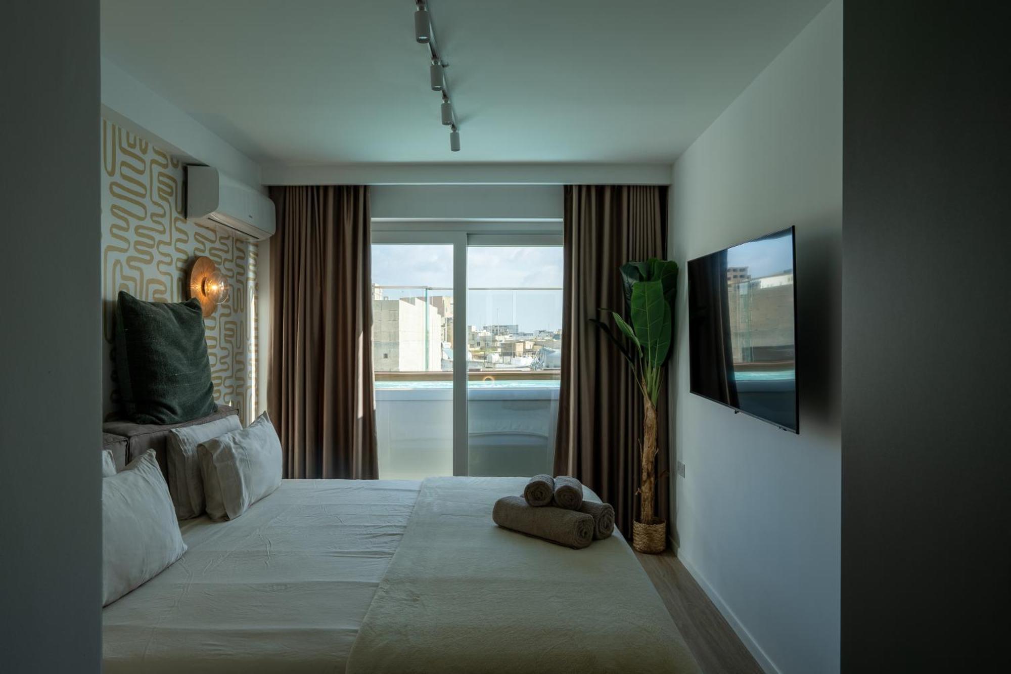 2br Luxury Penthouse And Apartment, Each With A Terrace, Private Pool And Valletta Views * Sliema