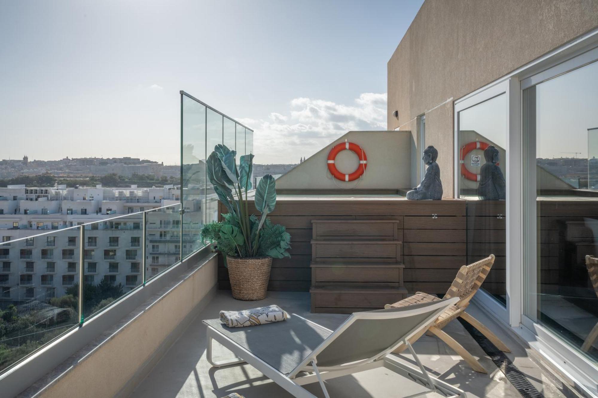 2br Luxury Penthouse And Apartment, Each With A Terrace, Private Pool And Valletta Views Apartment Sliema