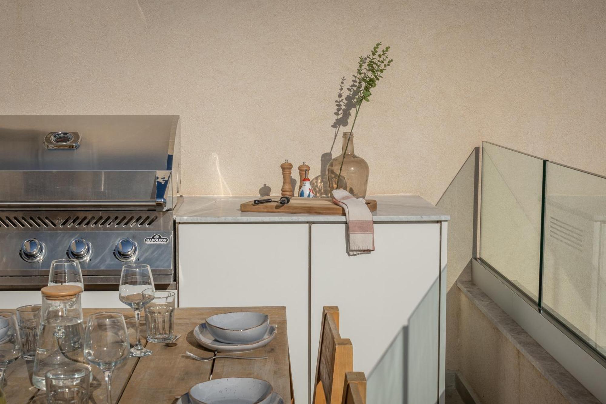2br Luxury Penthouse And Apartment, Each With A Terrace, Private Pool And Valletta Views *