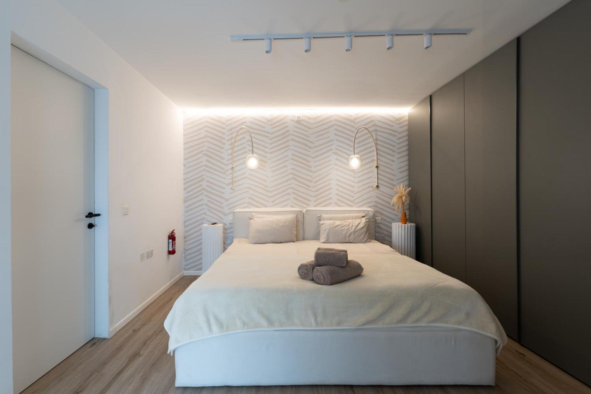 Apartment 2br Luxury Penthouse And Apartment, Each With A Terrace, Private Pool And Valletta Views Sliema